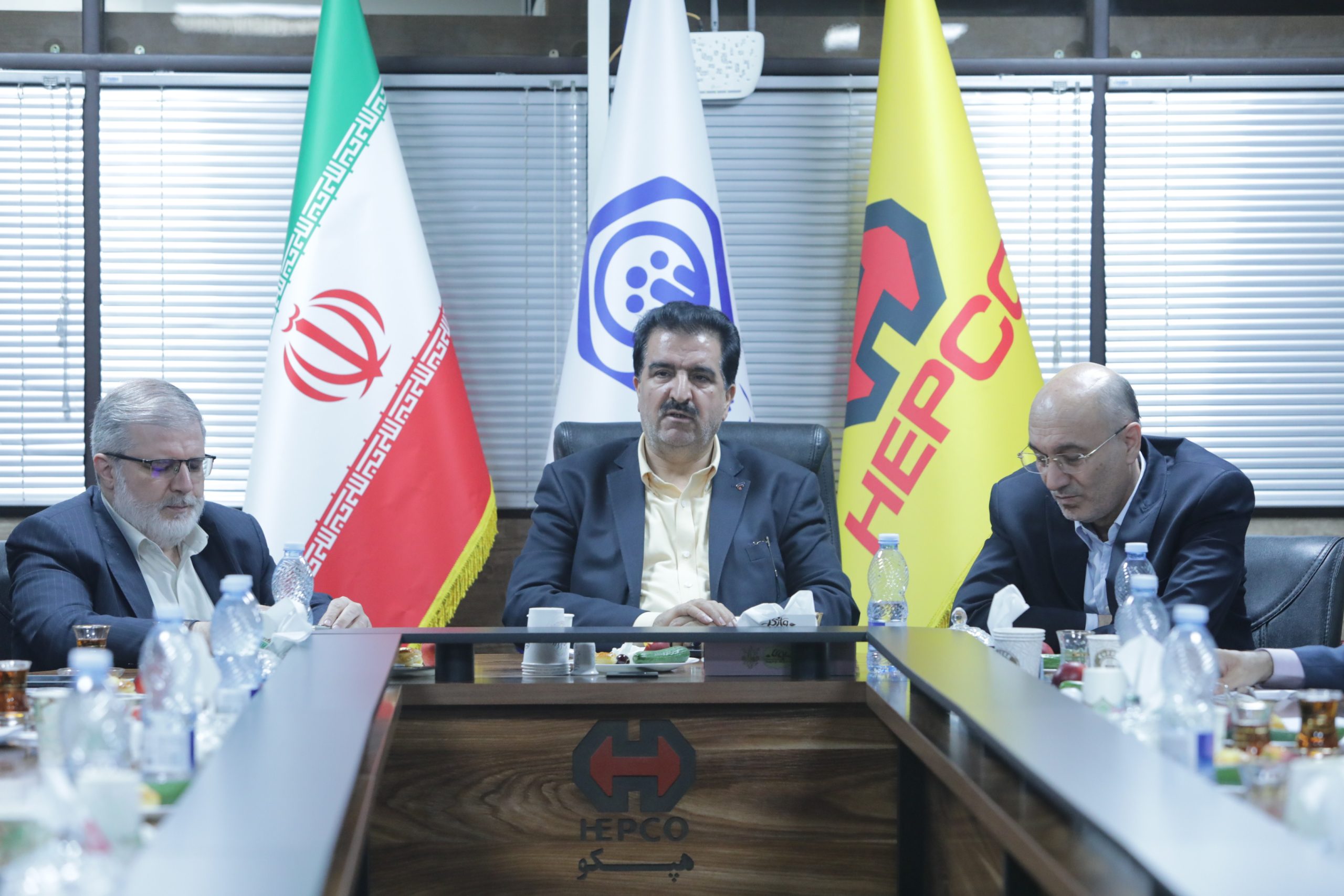  کارگران و بازنشستگان صاحبان اصلی بانک رفاه کارگران هستند