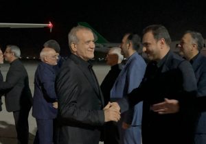 سفر رئیس‌جمهور به مشهد در شب تاسوعای حسینی/ زیارت حرم رضوی در مسیر بازگشت از پاکستان