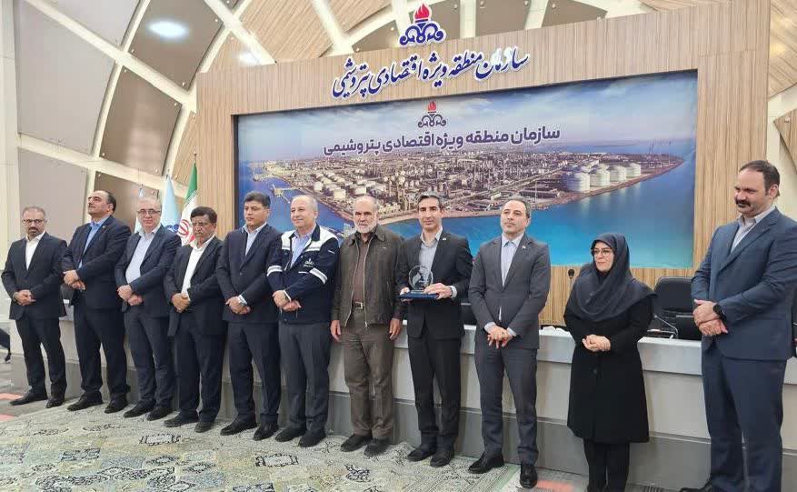 کسب تندیس بلورین دوازدهمین دوره جایزه تعالی صنعت پتروشیمی توسط شرکت پالایش گاز بیدبلند خلیج فارس