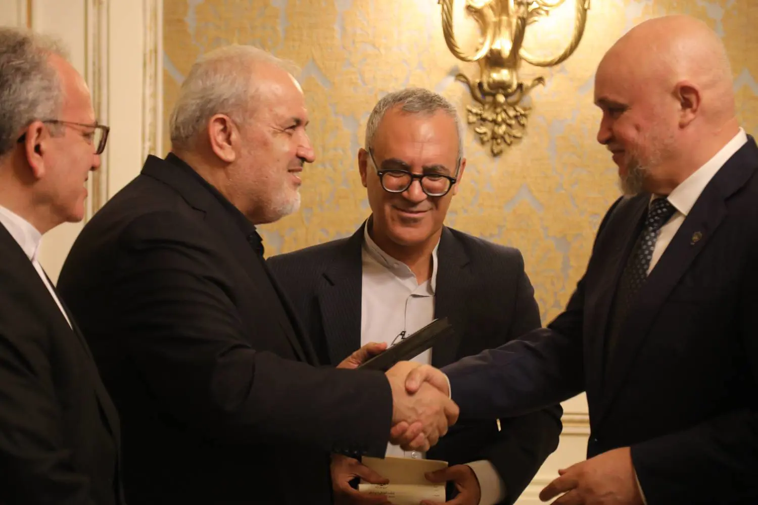 اتصال شبکه برق ایران و روسیه از مهم‌ترین محورهای همکاری دو کشور است/ تأکید روسیه بر ادامه اجرای نیروگاه سیریک