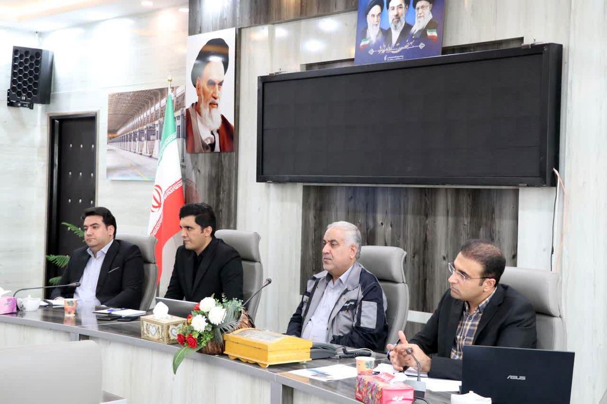 با حضور سرپرست شرکت آلومینای ایران؛ نشست های تخصصی بررسی چالش ها و گلوگاه های تولید با هدف ارتقاء بهره‌وری و تحقق تولید پایدار برگزار شد