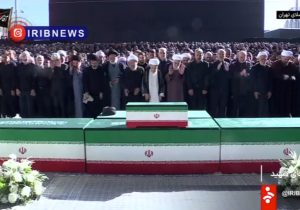 اقامه نماز بر پیکر مطهر رهبر شهید امام خامنه‌ای توسط آیت‌الله سبحانی در مصلای تهران
