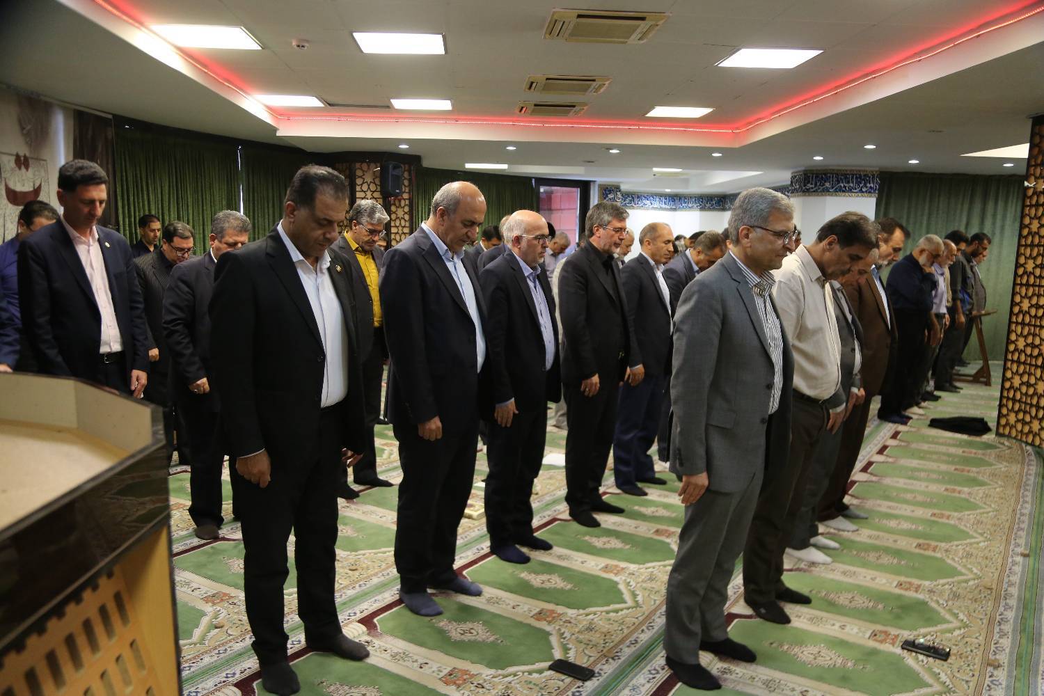 مراسم چهلم امام شهید در بیمه ایران برگزار شد