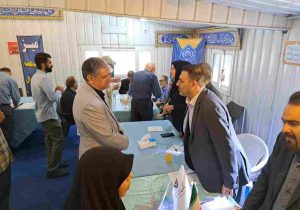 برپایی میز خدمت بانک ایران زمین در نماز جمعه تهران