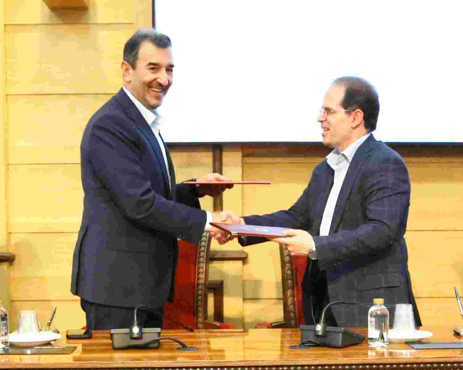 رؤسای هیأت عامل ایمیدرو و ایزیپو تفاهم کردند؛ همکاری در ”احیای معادن و توسعه صنایع معدنی کوچک مقیاس“