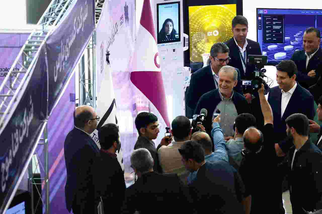 رایتل در «یک ایران متصل»؛ بهره‌برداری از ۴۱ سایت جدید LTE و ۳G در ۱۶ استان