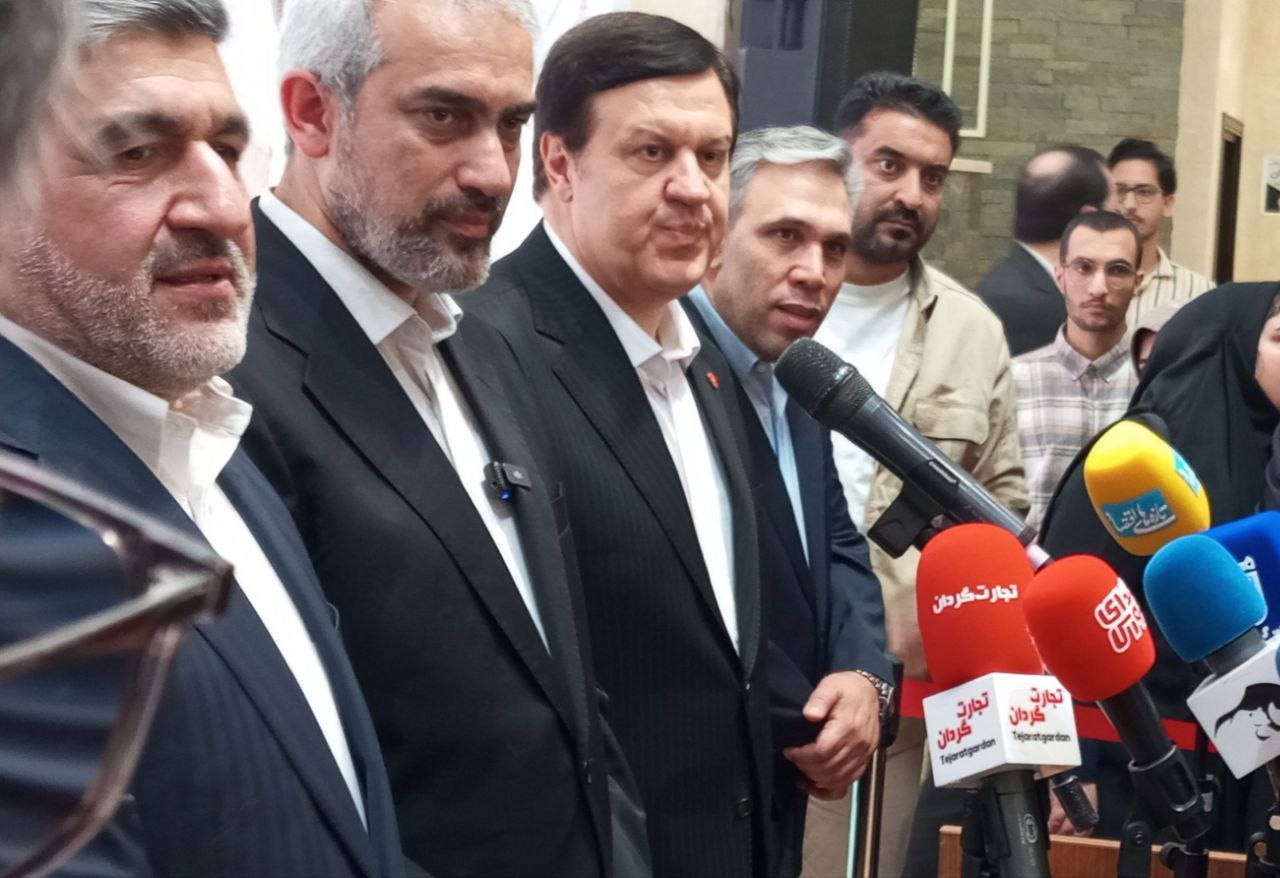 آغاز پذیره نویسی نخستین صندوق ارزی کشور از سوی بانک ملت و با حضور وزیر اقتصاد