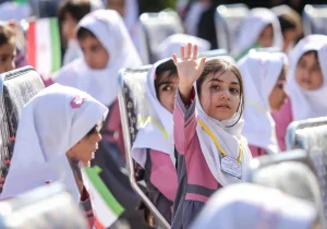دشمن درصدد هدایت جامعه به سمت بی‌بندباری است/ مسئولیت‌پذیر باشیم